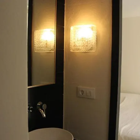 فيلة Aire House